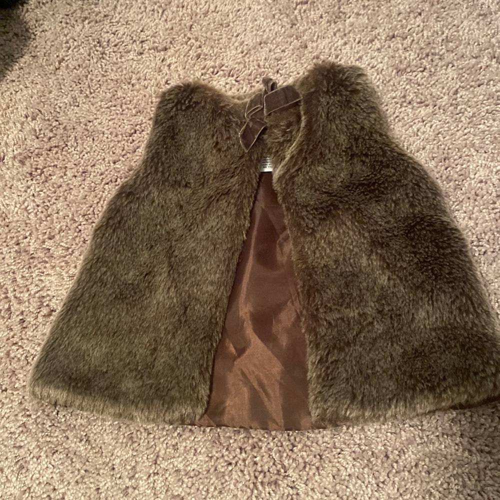 vest faux fur Lydia Jane size 6-9 months